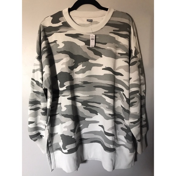 aerie Tops - 💚Camo Oversized Sweatshirt💚